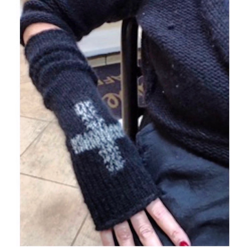 Black with cream cross finger less gloves