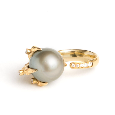 18K Yellow Gold Claw Ring with Tahitian Pearl and Diamonds
